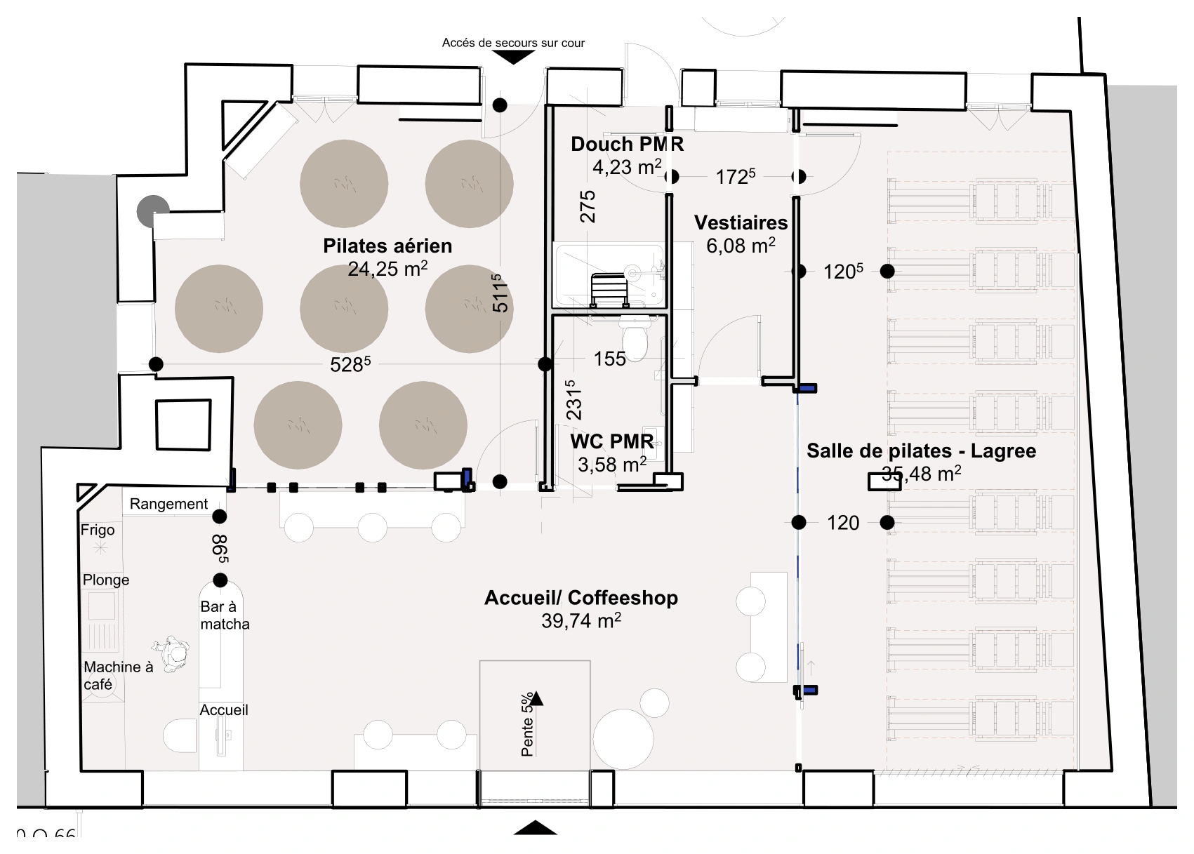 Extrait du plan d’aménagement Aurani : accueil et coffee shop, salle sur machines, Pilates aérien et noyau de vestiaires et sanitaires